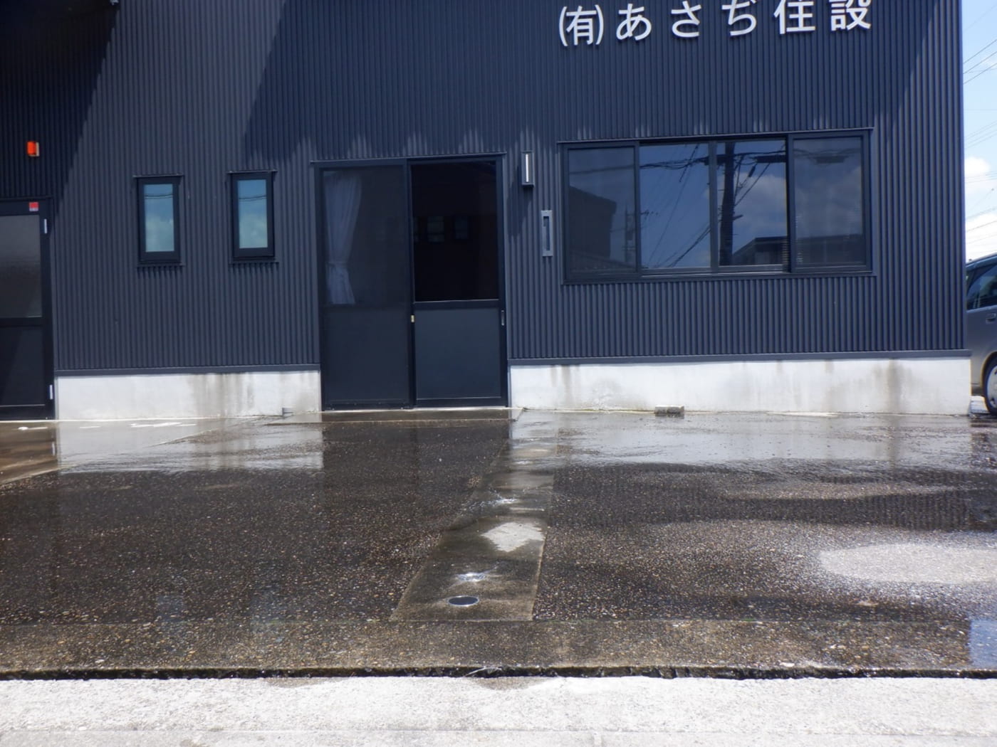 『打ち水』で涼しさを